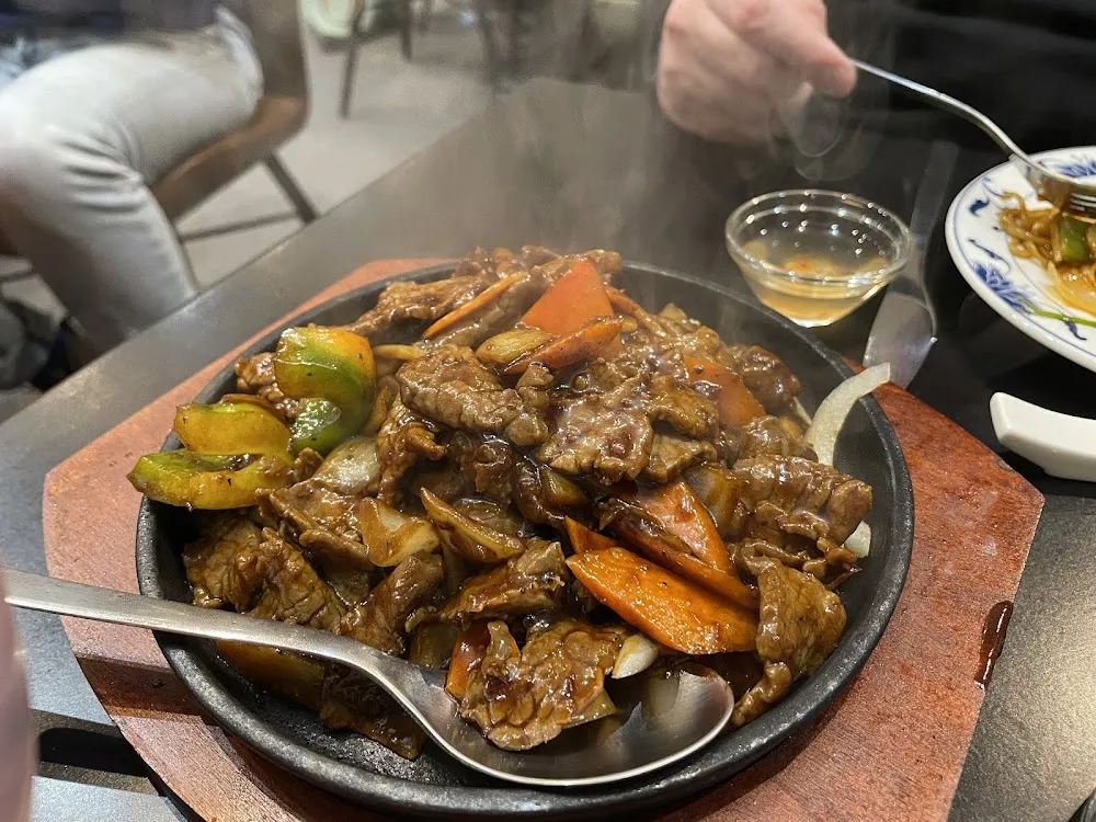 Bœuf Au Poivre Noir Sur Plaque Chauffante